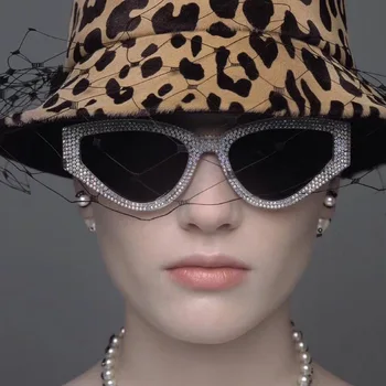 2020 Najbolji brand dizajner Crystal žene sunčane naočale black frame Cat Eye sunčane naočale UV400 Bling Bling Eyewear oculos de sol